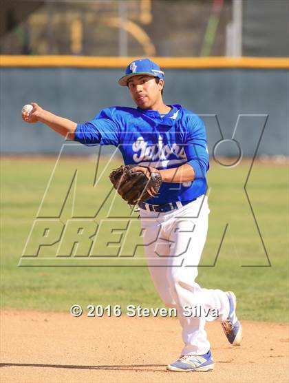 Thumbnail 2 in Green Valley vs. Rancho Bernardo (66th Annual San Diego Lions Tournament) photogallery.
