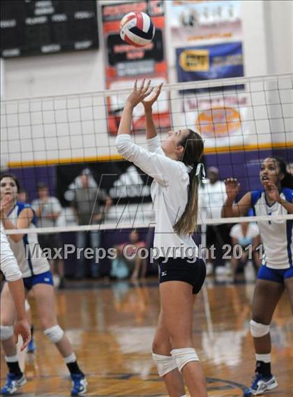 Thumbnail 2 in La Costa Canyon vs. Green Valley (Durango Fall Classic) photogallery.