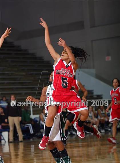 Thumbnail 3 in Pasadena vs Pasadena South Houston (McDonalds Texas Invitational) photogallery.