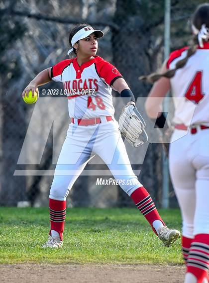 Thumbnail 3 in Ayala vs. Redlands East Valley photogallery.