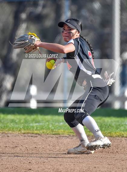 Thumbnail 3 in Ayala vs. Redlands East Valley photogallery.