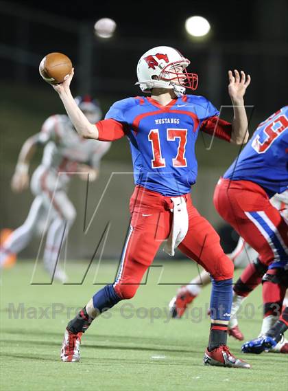 Thumbnail 2 in Boyd vs. Pearce (UIL 5A D2 Bi-District Playoff) photogallery.