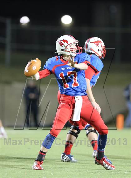 Thumbnail 2 in Boyd vs. Pearce (UIL 5A D2 Bi-District Playoff) photogallery.