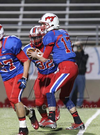 Thumbnail 1 in Boyd vs. Pearce (UIL 5A D2 Bi-District Playoff) photogallery.