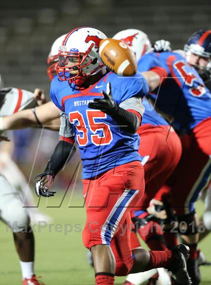 Thumbnail 1 in Boyd vs. Pearce (UIL 5A D2 Bi-District Playoff) photogallery.