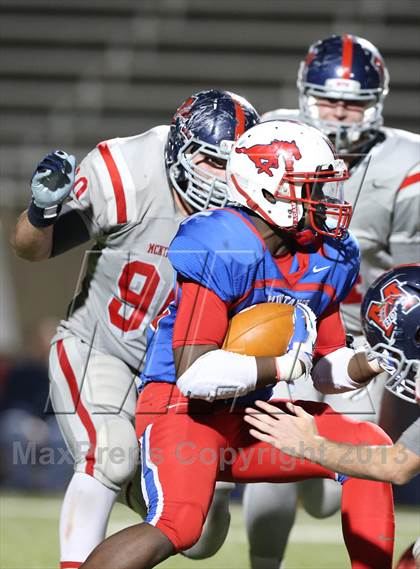Thumbnail 3 in Boyd vs. Pearce (UIL 5A D2 Bi-District Playoff) photogallery.
