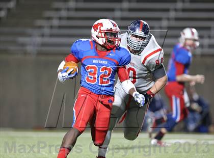 Thumbnail 2 in Boyd vs. Pearce (UIL 5A D2 Bi-District Playoff) photogallery.