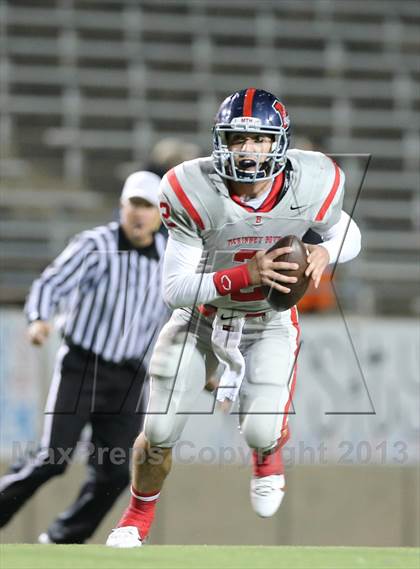 Thumbnail 2 in Boyd vs. Pearce (UIL 5A D2 Bi-District Playoff) photogallery.