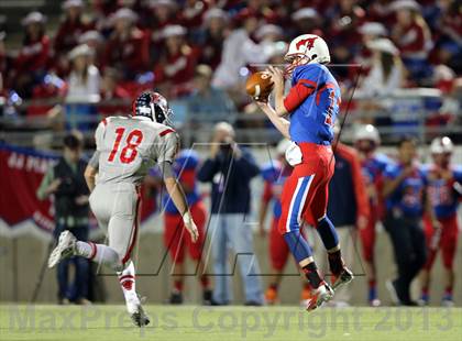 Thumbnail 2 in Boyd vs. Pearce (UIL 5A D2 Bi-District Playoff) photogallery.