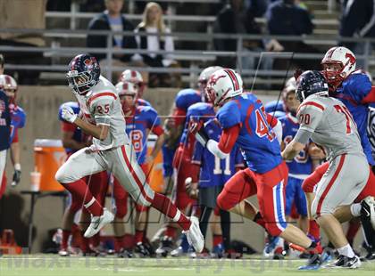 Thumbnail 1 in Boyd vs. Pearce (UIL 5A D2 Bi-District Playoff) photogallery.