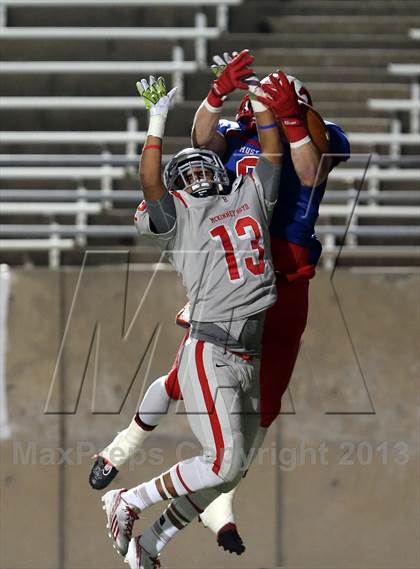 Thumbnail 2 in Boyd vs. Pearce (UIL 5A D2 Bi-District Playoff) photogallery.