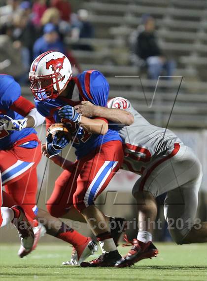 Thumbnail 1 in Boyd vs. Pearce (UIL 5A D2 Bi-District Playoff) photogallery.