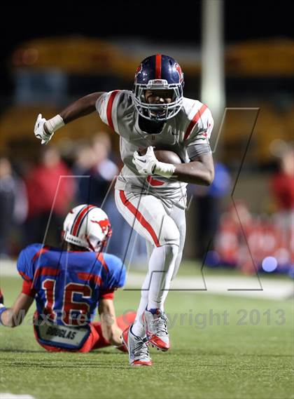 Thumbnail 2 in Boyd vs. Pearce (UIL 5A D2 Bi-District Playoff) photogallery.