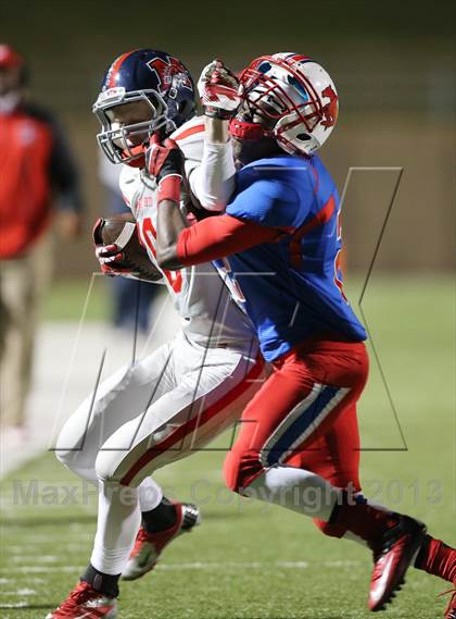 Thumbnail 3 in Boyd vs. Pearce (UIL 5A D2 Bi-District Playoff) photogallery.