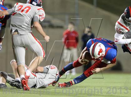 Thumbnail 2 in Boyd vs. Pearce (UIL 5A D2 Bi-District Playoff) photogallery.