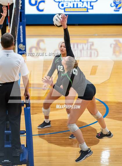 Thumbnail 1 in Yorktown vs. Cathedral (IHSAA 4A Regional Semi-final playoff) photogallery.