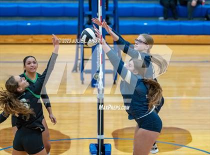 Thumbnail 1 in Yorktown vs. Cathedral (IHSAA 4A Regional Semi-final playoff) photogallery.