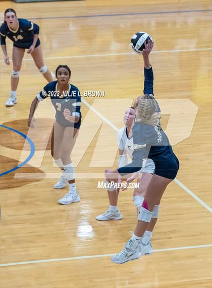 Thumbnail 2 in Yorktown vs. Cathedral (IHSAA 4A Regional Semi-final playoff) photogallery.
