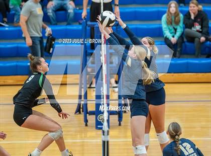 Thumbnail 2 in Yorktown vs. Cathedral (IHSAA 4A Regional Semi-final playoff) photogallery.