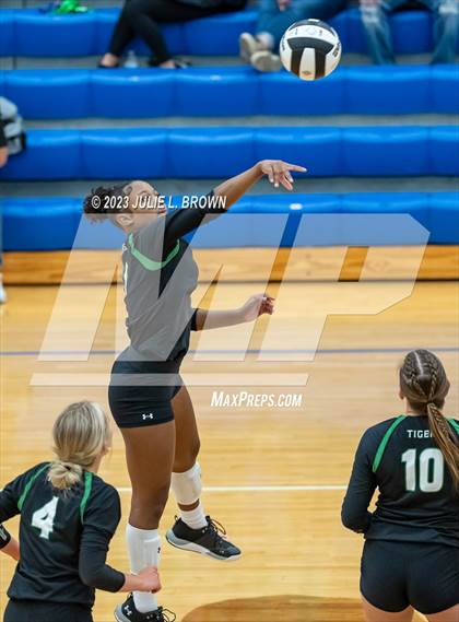 Thumbnail 1 in Yorktown vs. Cathedral (IHSAA 4A Regional Semi-final playoff) photogallery.