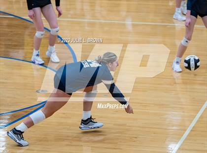 Thumbnail 2 in Yorktown vs. Cathedral (IHSAA 4A Regional Semi-final playoff) photogallery.