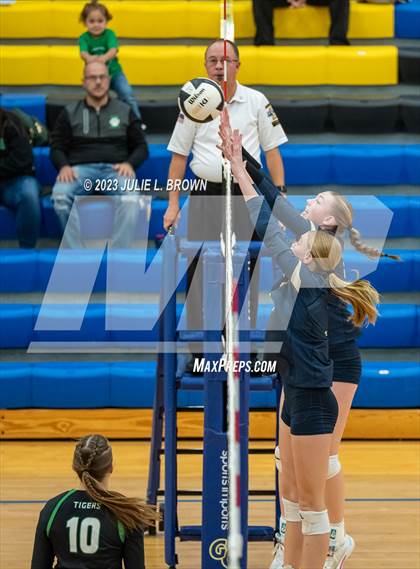 Thumbnail 2 in Yorktown vs. Cathedral (IHSAA 4A Regional Semi-final playoff) photogallery.