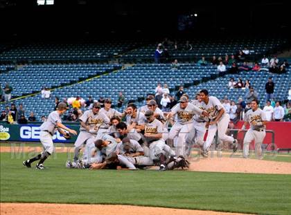 Thumbnail 3 in Huntington Beach vs. Crespi (CIF SS D2 Final) photogallery.