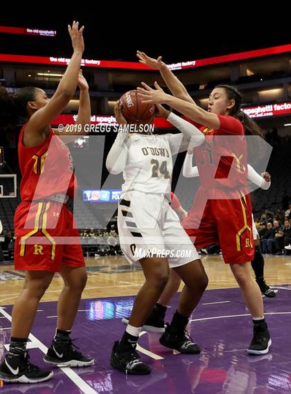 Thumbnail 2 in Bishop O'Dowd vs Rosary Academy (CIF State D1 Final) photogallery.