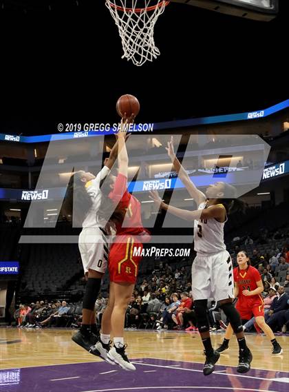 Thumbnail 3 in Bishop O'Dowd vs Rosary Academy (CIF State D1 Final) photogallery.