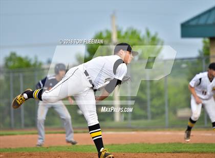 Thumbnail 1 in West vs. Olathe East (KSHSAA 6A Regionals #2) photogallery.