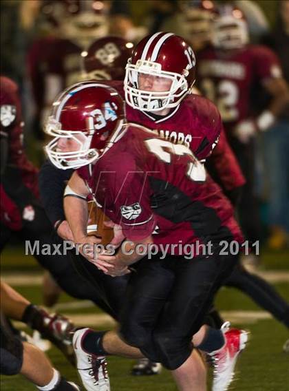 Thumbnail 2 in New Hampton vs. Governor's (Jack Etter Bowl) photogallery.