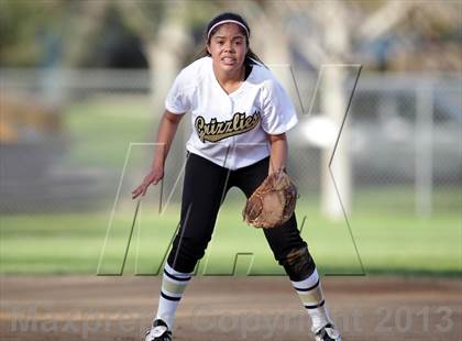 Thumbnail 3 in Golden Valley vs. Boron (High Desert Classic) photogallery.