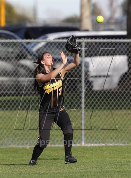 Thumbnail 1 in Golden Valley vs. Boron (High Desert Classic) photogallery.