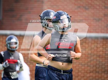 Thumbnail 2 in Collierville vs Lewisburg (U of Memphis 7v7) photogallery.