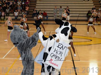 Thumbnail 2 in Lugoff-Elgin @ Camden (MaxPreps Rivalry Series) photogallery.