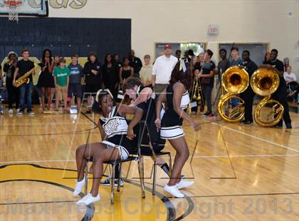 Thumbnail 2 in Lugoff-Elgin @ Camden (MaxPreps Rivalry Series) photogallery.