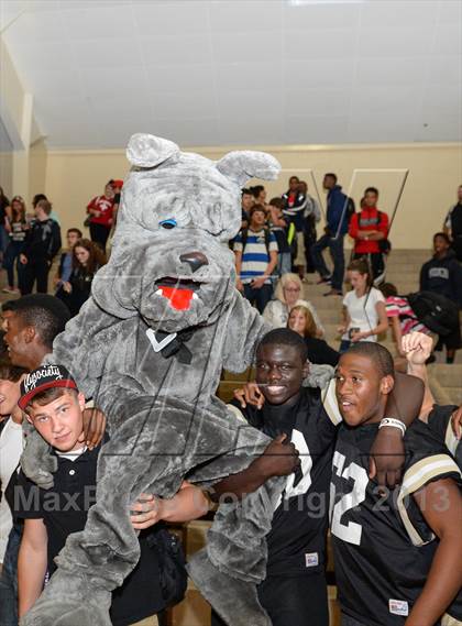 Thumbnail 3 in Lugoff-Elgin @ Camden (MaxPreps Rivalry Series) photogallery.