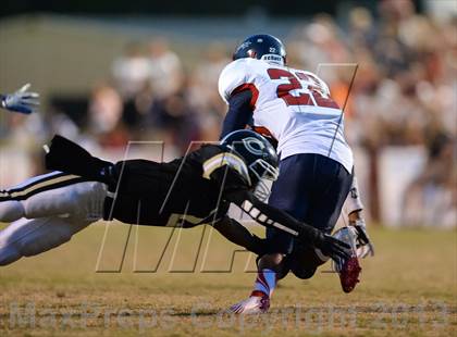 Thumbnail 3 in Lugoff-Elgin @ Camden (MaxPreps Rivalry Series) photogallery.