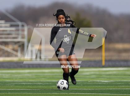Thumbnail 1 in Royse City vs. Trimble Tech (Forney LRS Invitational) photogallery.