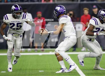 Thumbnail 3 in Angleton vs. Manvel (UIL 5A D1 Semifinal) photogallery.