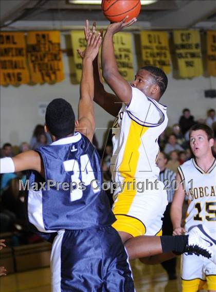 Thumbnail 2 in Boron vs. Redlands Adventist Academy (CIF SS Playoffs) photogallery.