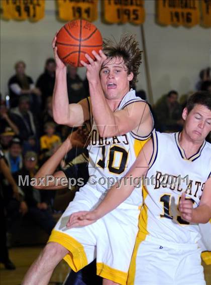 Thumbnail 2 in Boron vs. Redlands Adventist Academy (CIF SS Playoffs) photogallery.