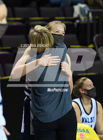 Thumbnail 1 in Regis Jesuit vs. Valor Christian (CHSAA 5A State Final) photogallery.