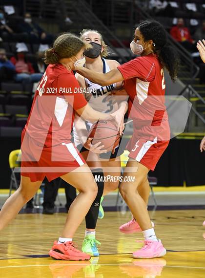 Thumbnail 3 in Regis Jesuit vs. Valor Christian (CHSAA 5A State Final) photogallery.