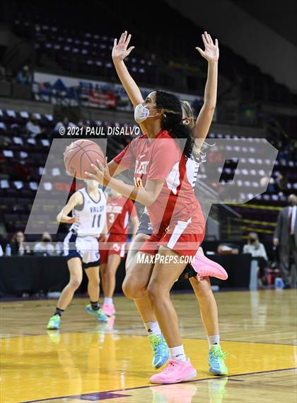 Thumbnail 3 in Regis Jesuit vs. Valor Christian (CHSAA 5A State Final) photogallery.