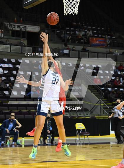 Thumbnail 1 in Regis Jesuit vs. Valor Christian (CHSAA 5A State Final) photogallery.
