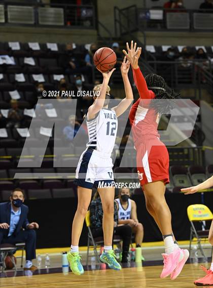 Thumbnail 3 in Regis Jesuit vs. Valor Christian (CHSAA 5A State Final) photogallery.