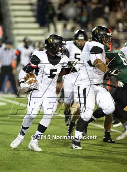 Thumbnail 2 in Topeka @ Derby (KSHSAA 6A 1st Round) photogallery.