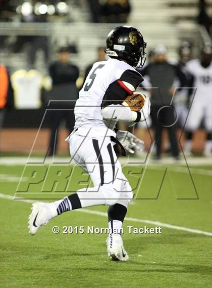 Thumbnail 3 in Topeka @ Derby (KSHSAA 6A 1st Round) photogallery.
