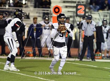 Thumbnail 1 in Topeka @ Derby (KSHSAA 6A 1st Round) photogallery.